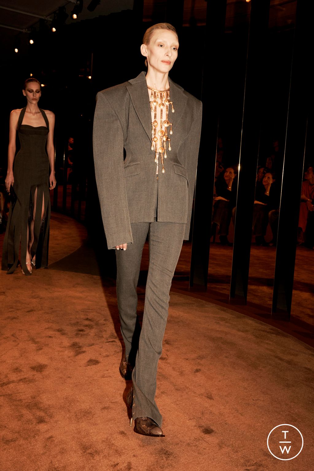 Fashion Week Paris Fall/Winter 2025 look 28 from the Schiaparelli collection womenswear