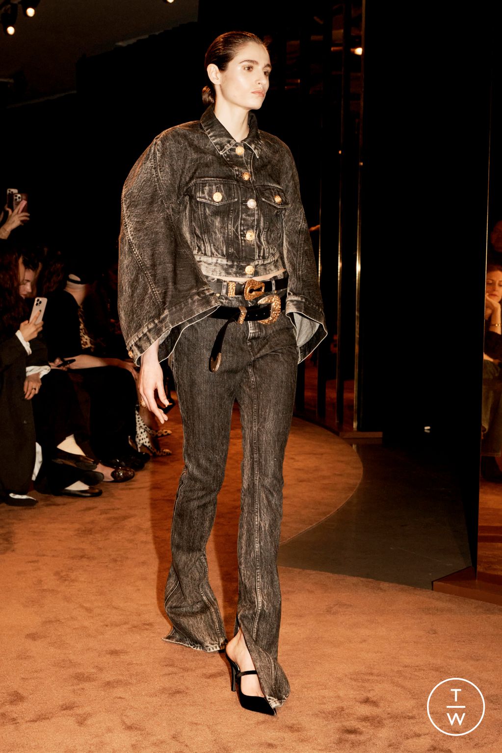 Fashion Week Paris Fall/Winter 2025 look 32 from the Schiaparelli collection womenswear