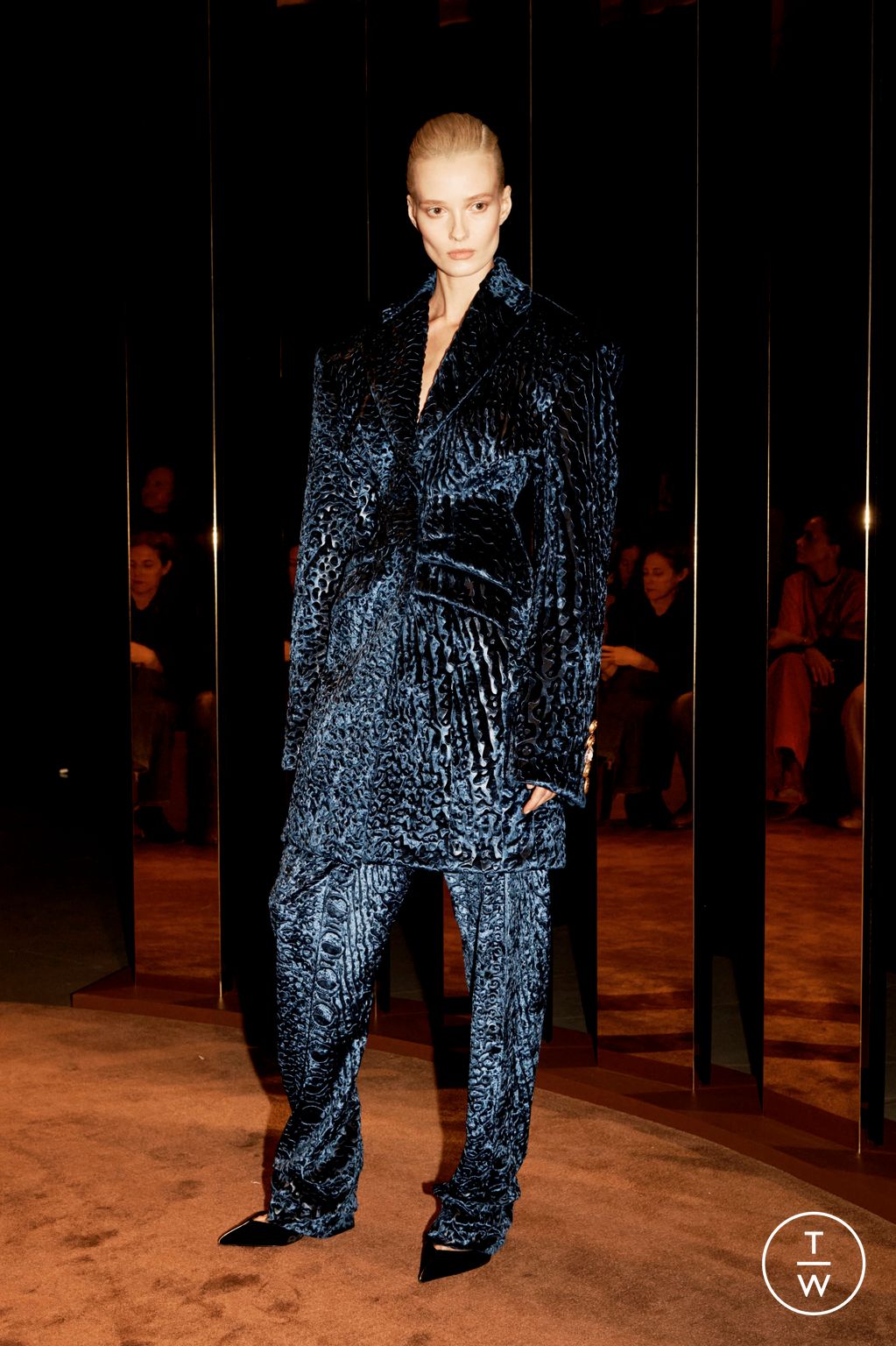Fashion Week Paris Fall/Winter 2025 look 35 from the Schiaparelli collection womenswear