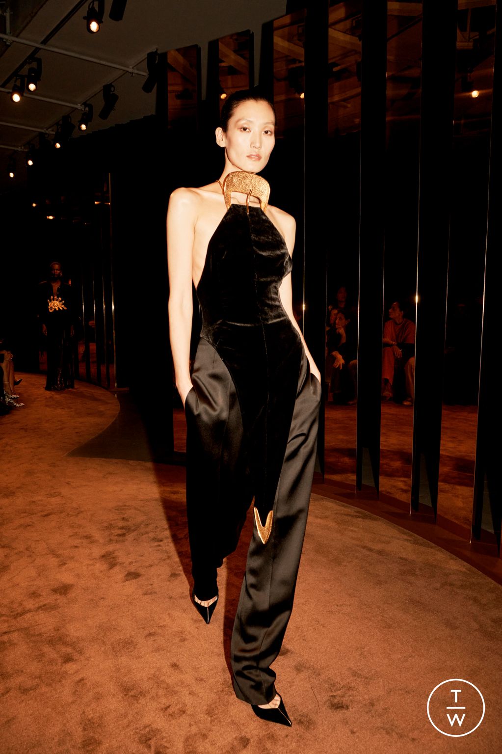 Fashion Week Paris Fall/Winter 2025 look 39 from the Schiaparelli collection womenswear