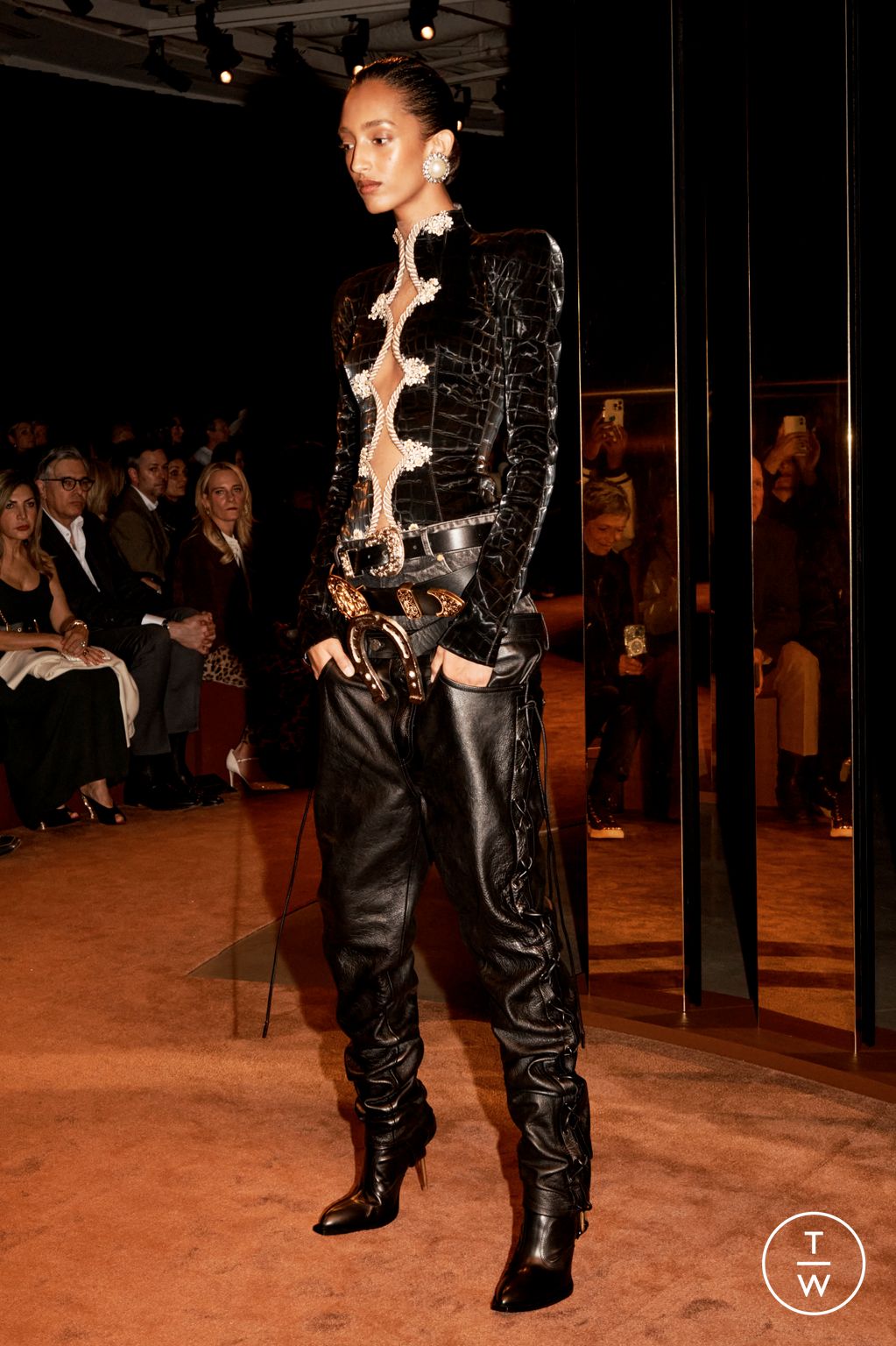 Fashion Week Paris Fall/Winter 2025 look 43 from the Schiaparelli collection womenswear
