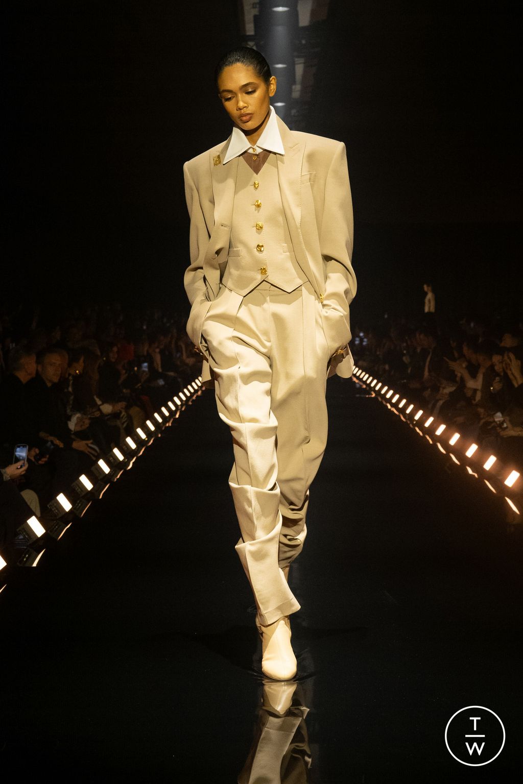 Fashion Week Paris Fall/Winter 2026 look 1 de la collection Schiaparelli womenswear