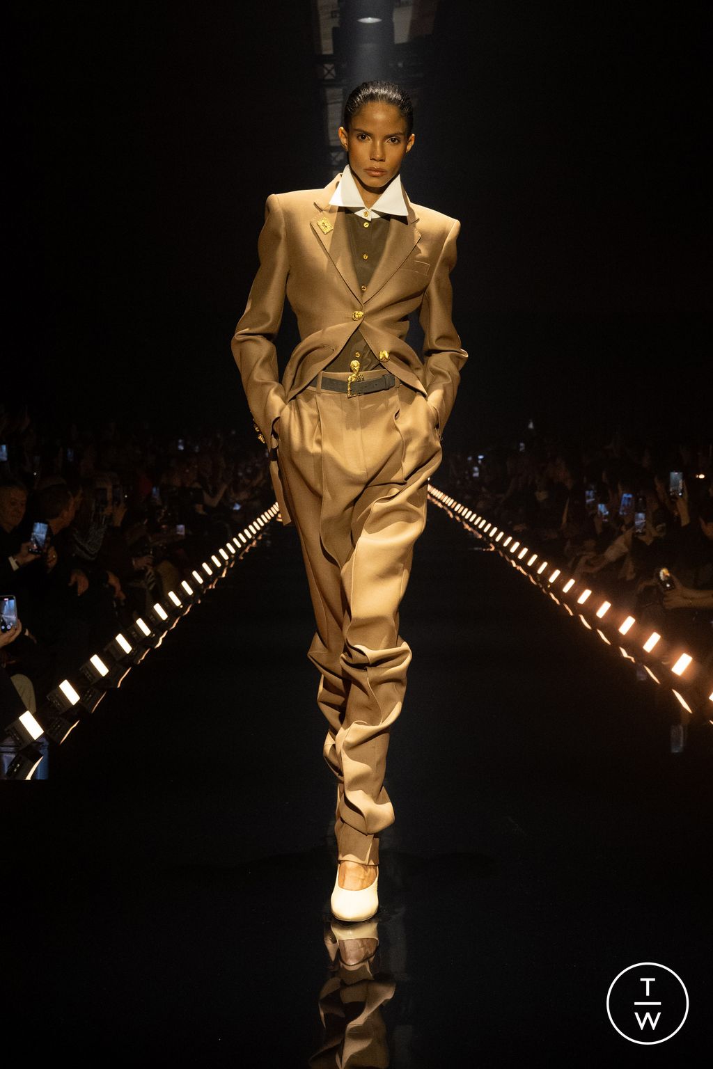 Fashion Week Paris Fall/Winter 2026 look 6 from the Schiaparelli collection womenswear