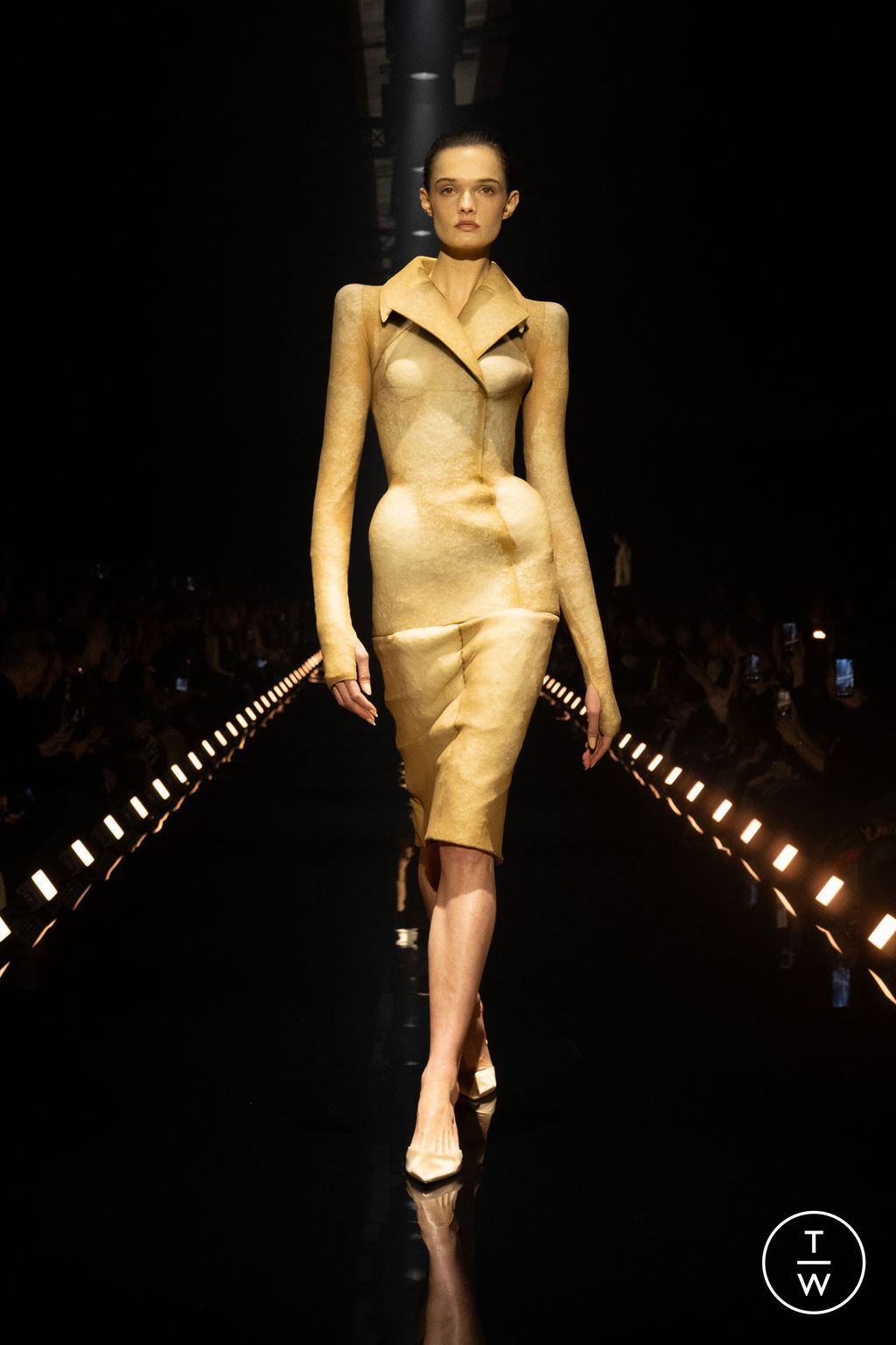 Fashion Week Paris Fall/Winter 2026 look 9 from the Schiaparelli collection womenswear