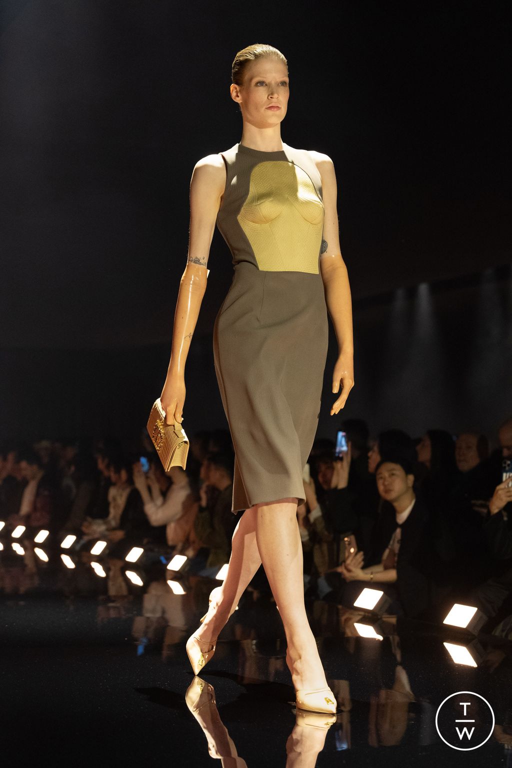 Fashion Week Paris Fall/Winter 2026 look 10 from the Schiaparelli collection 女装