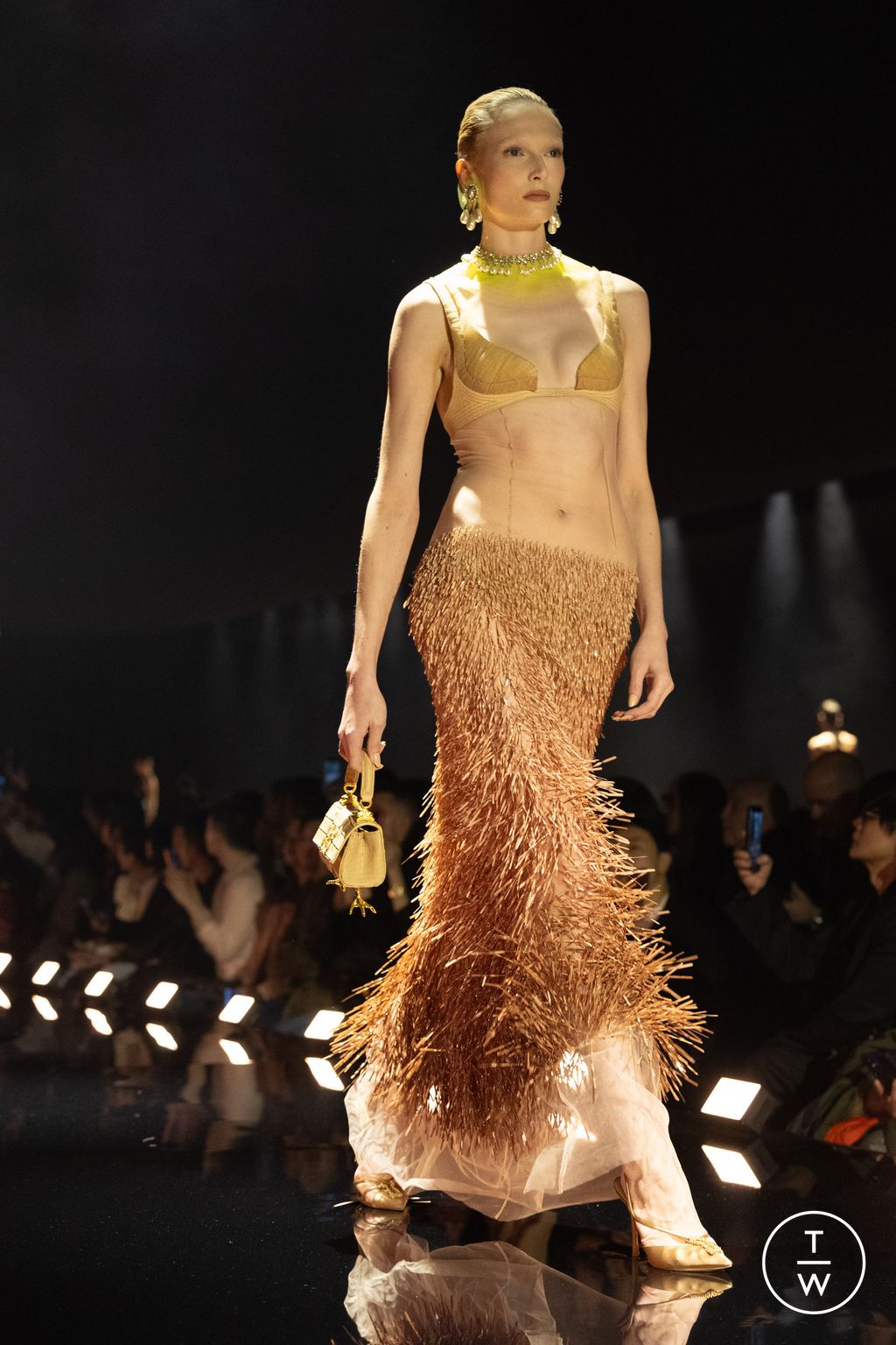 Fashion Week Paris Fall/Winter 2026 look 16 from the Schiaparelli collection womenswear