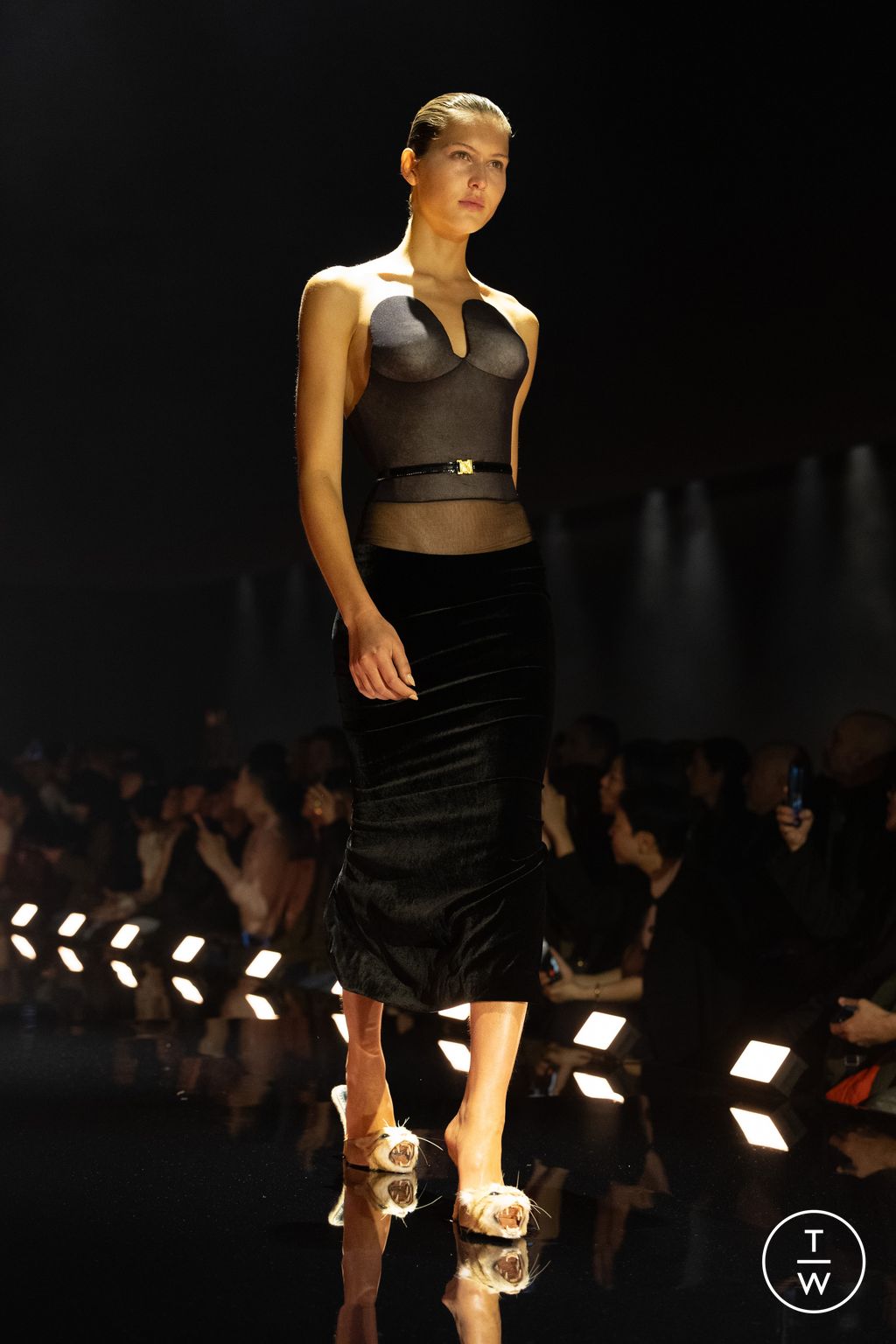 Fashion Week Paris Fall/Winter 2026 look 24 from the Schiaparelli collection 女装