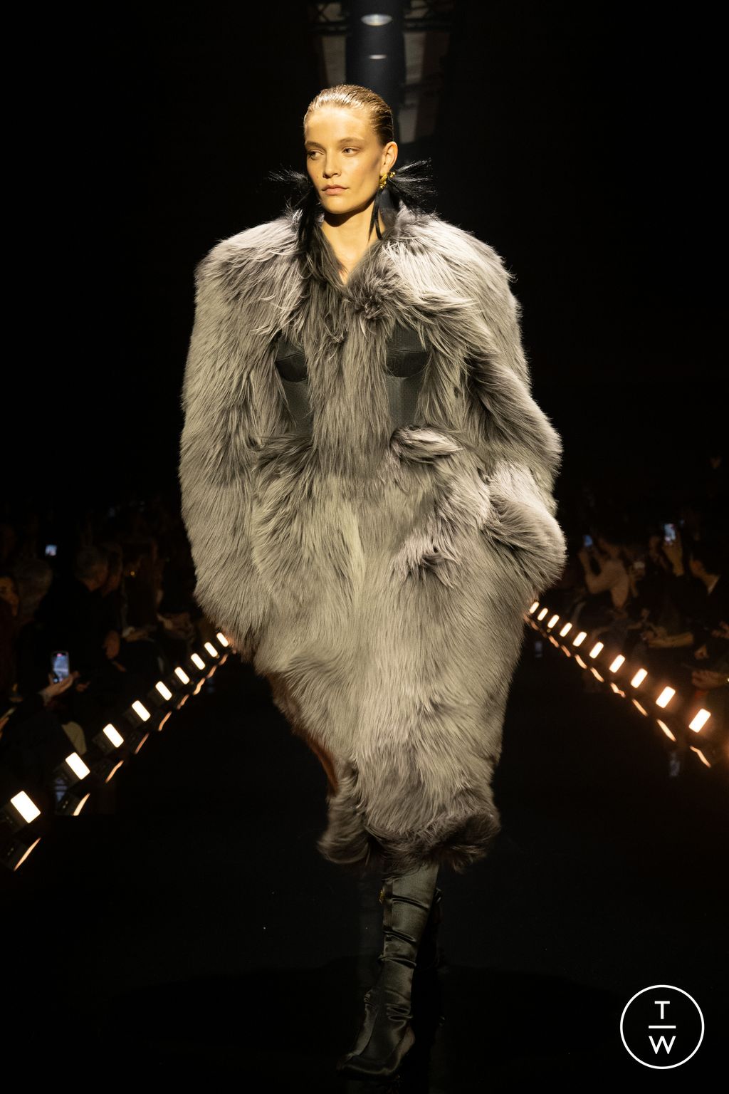 Fashion Week Paris Fall/Winter 2026 look 31 from the Schiaparelli collection womenswear