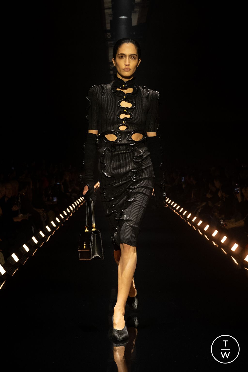 Fashion Week Paris Fall/Winter 2026 look 38 from the Schiaparelli collection womenswear