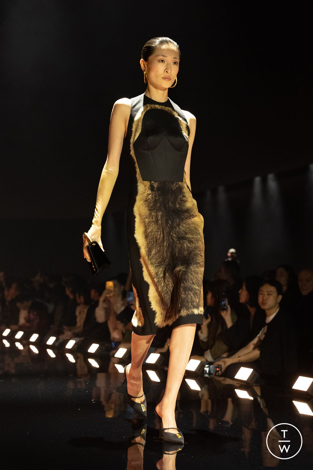 Fashion Week Paris Fall/Winter 2026 look 41 from the Schiaparelli collection womenswear