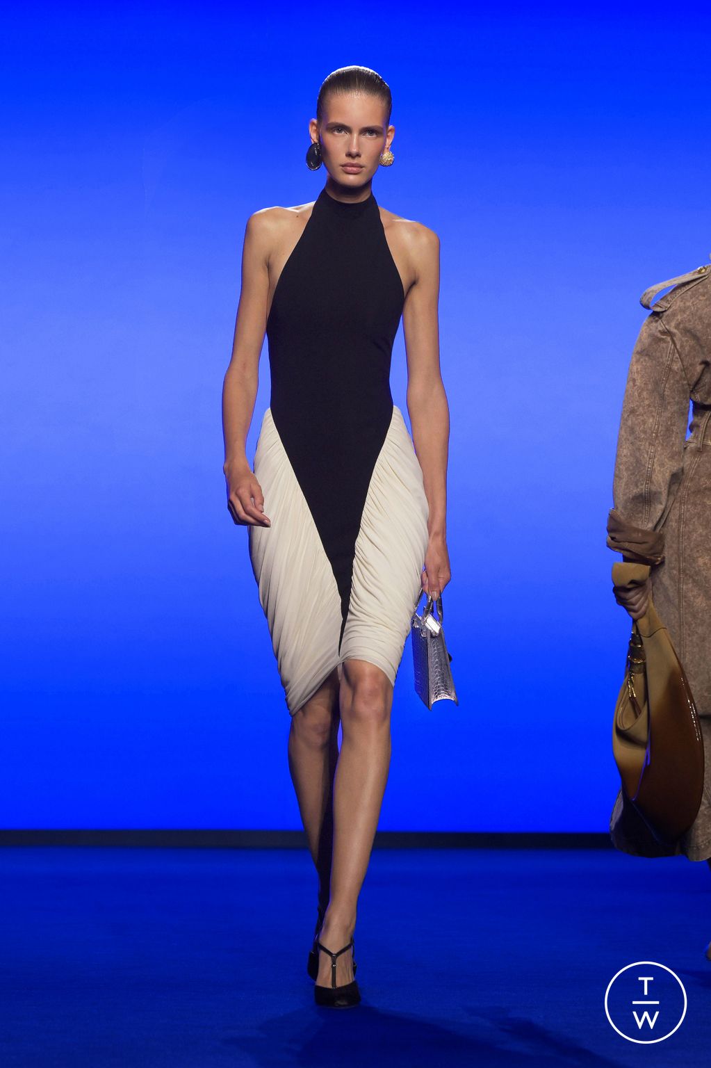 Fashion Week Paris Spring-Summer 2025 look 36 from the Schiaparelli collection womenswear