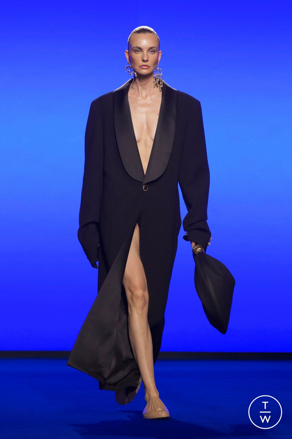 Fashion Week Paris Spring/Summer 2025 look 41 from the Schiaparelli collection womenswear