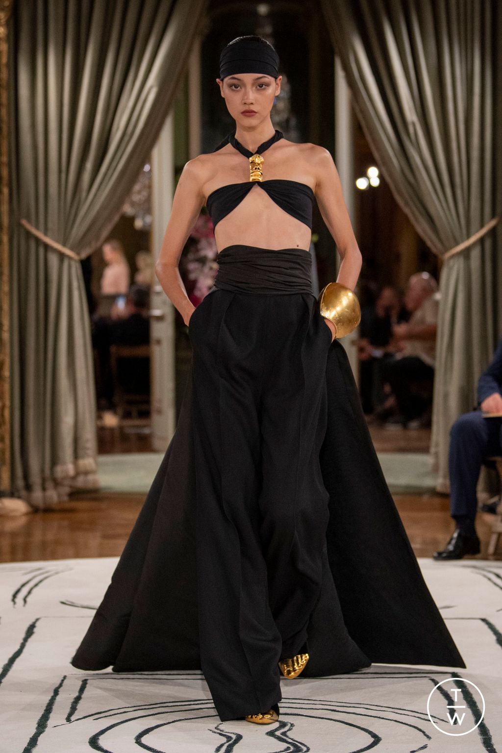 Fashion Week Paris Spring/Summer 2024 look 5 from the Schiaparelli collection womenswear