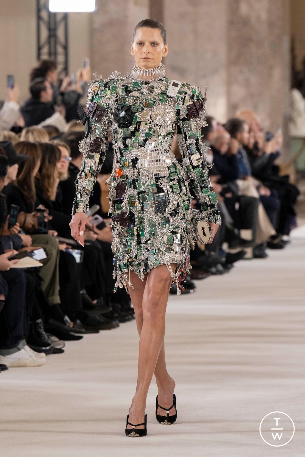 Fashion Week Paris Spring/Summer 2024 look 7 de la collection Schiaparelli couture