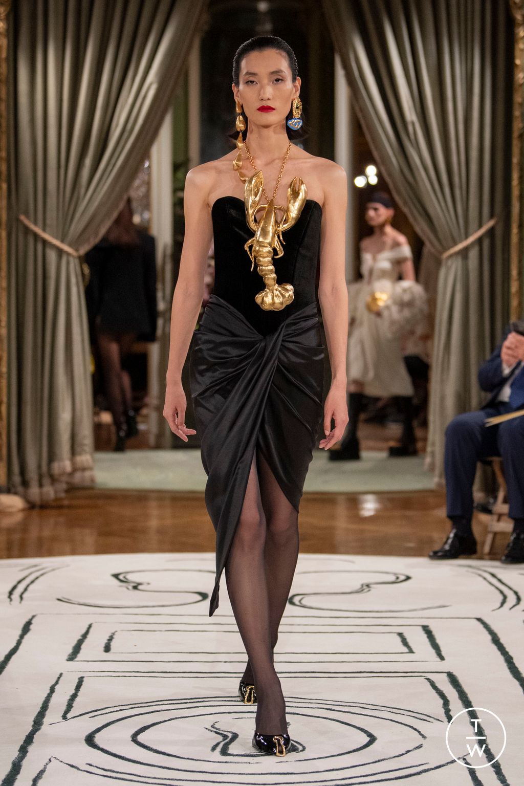Fashion Week Paris Spring/Summer 2024 look 12 from the Schiaparelli collection 女装
