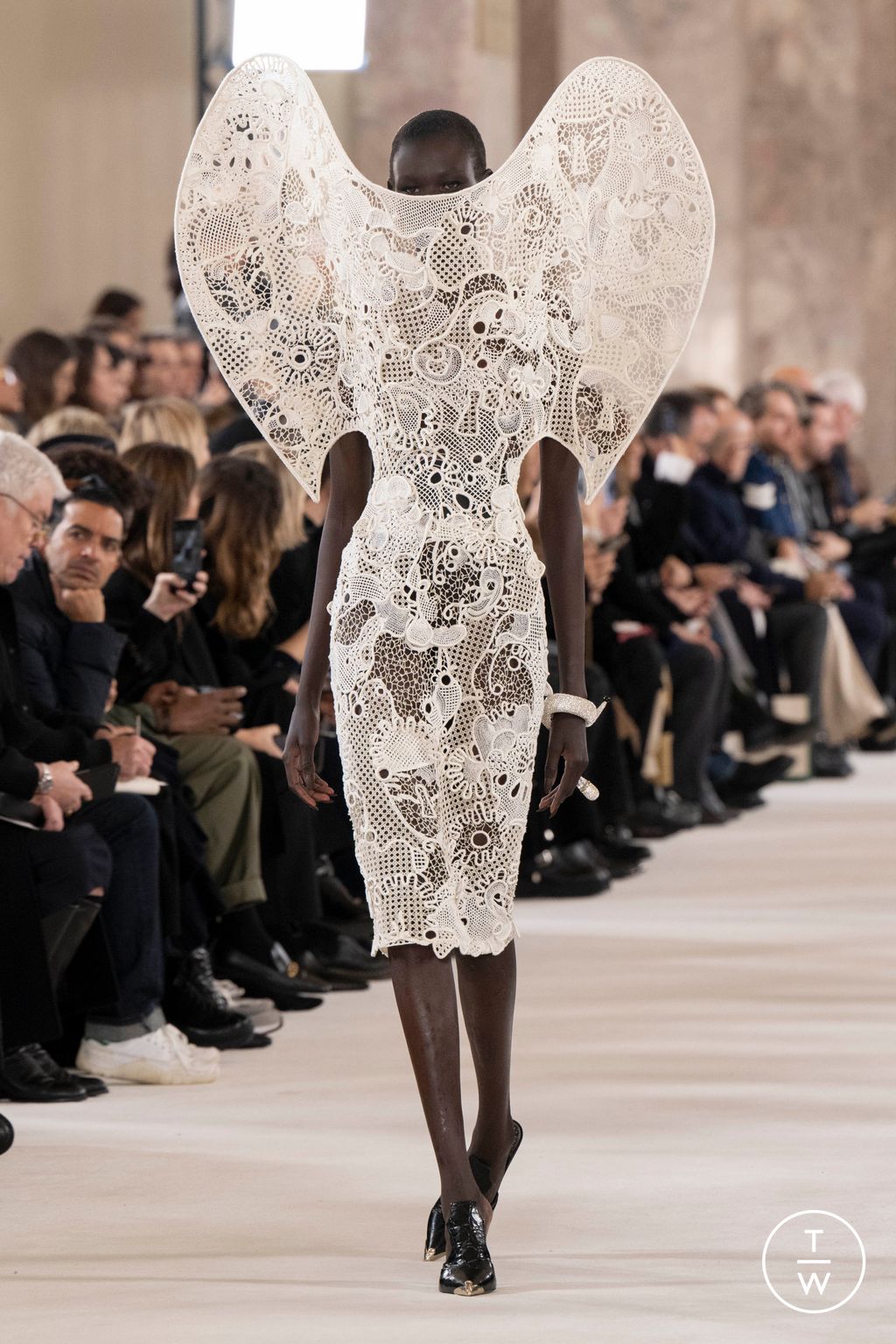 Fashion Week Paris Spring/Summer 2024 look 13 de la collection Schiaparelli couture