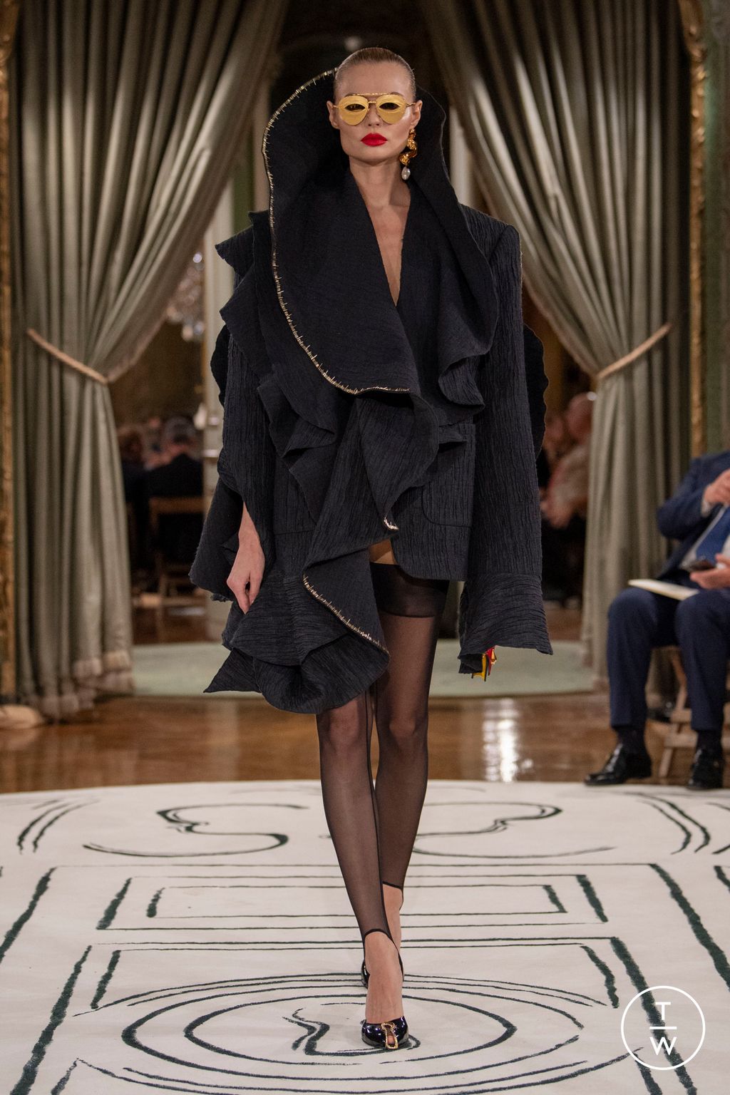 Fashion Week Paris Spring/Summer 2024 look 17 from the Schiaparelli collection womenswear