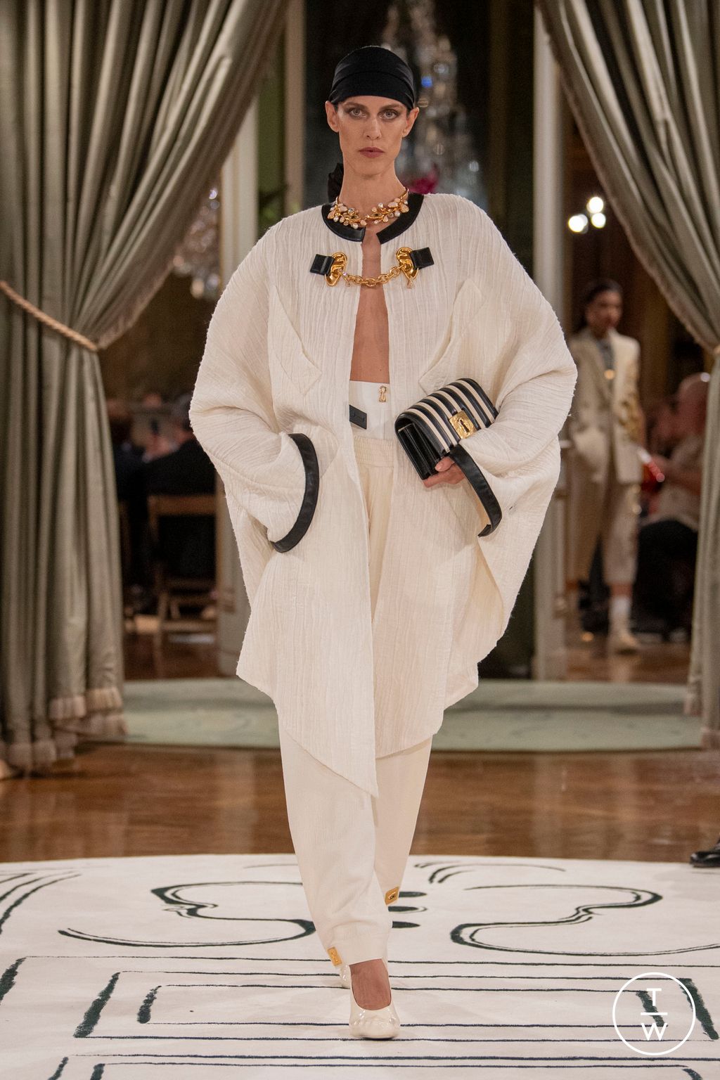 Fashion Week Paris Spring/Summer 2024 look 19 from the Schiaparelli collection womenswear