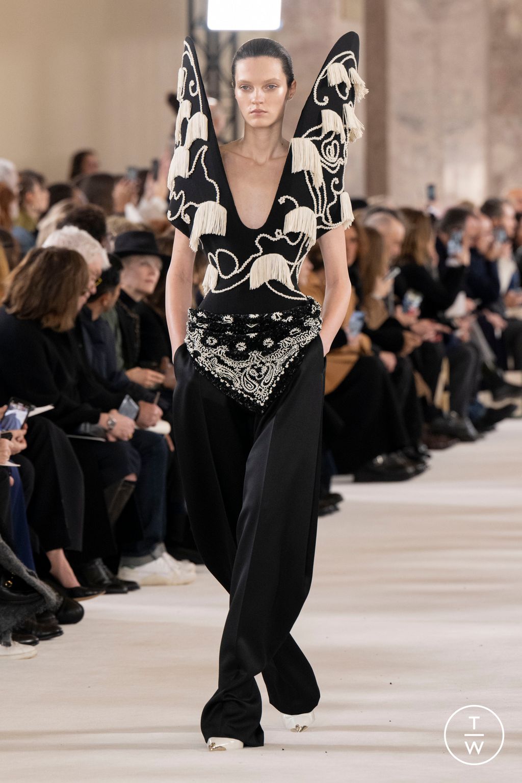 Fashion Week Paris Spring/Summer 2024 look 20 de la collection Schiaparelli couture