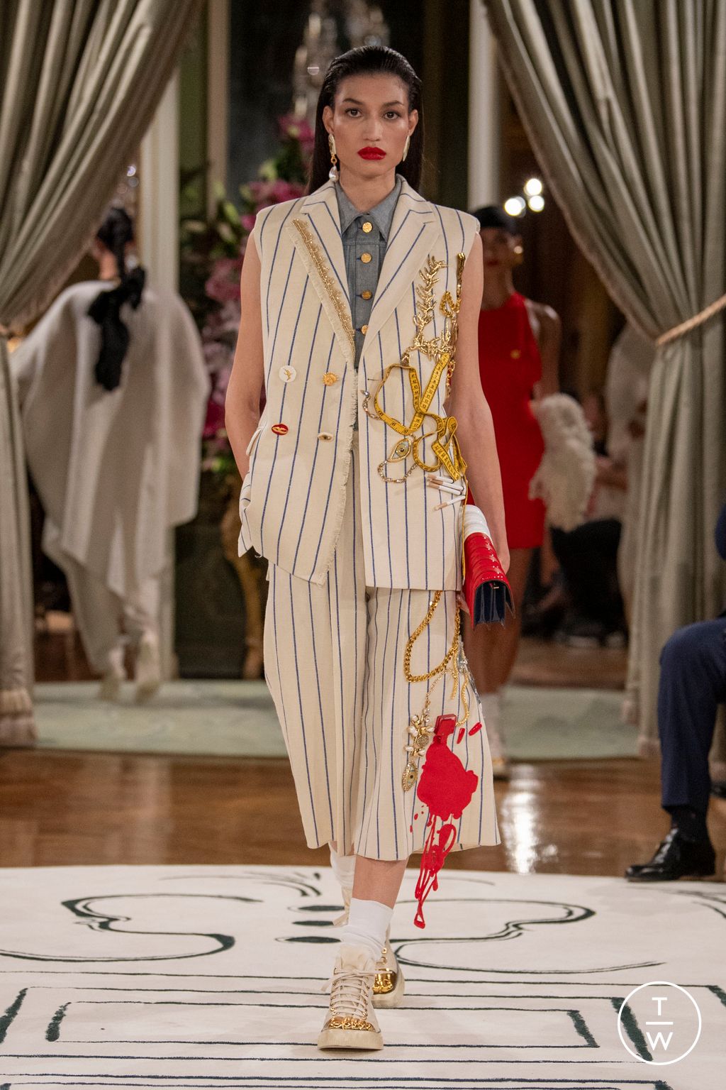 Fashion Week Paris Spring/Summer 2024 look 21 from the Schiaparelli collection womenswear