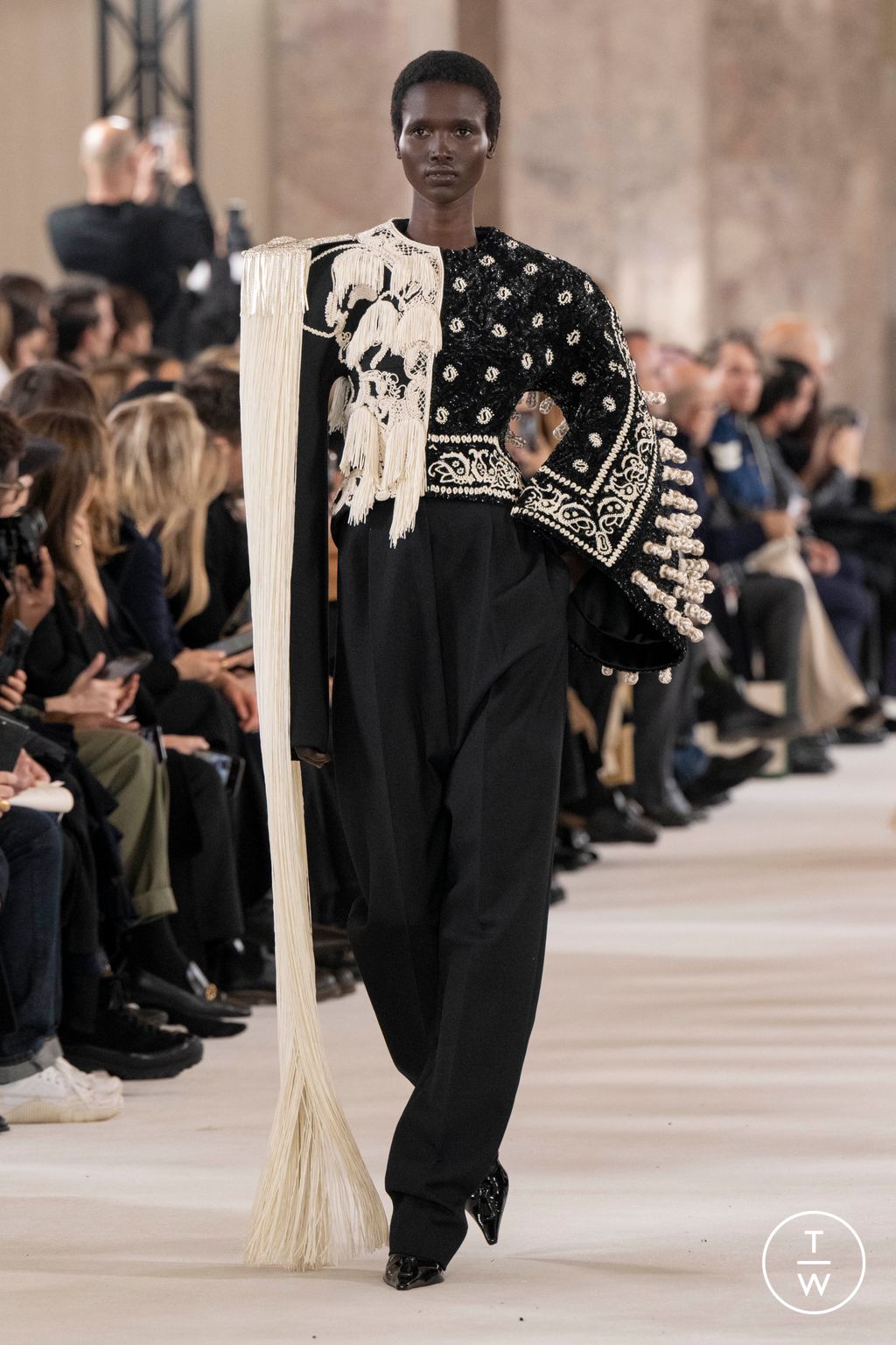 Fashion Week Paris Spring/Summer 2024 look 21 de la collection Schiaparelli couture