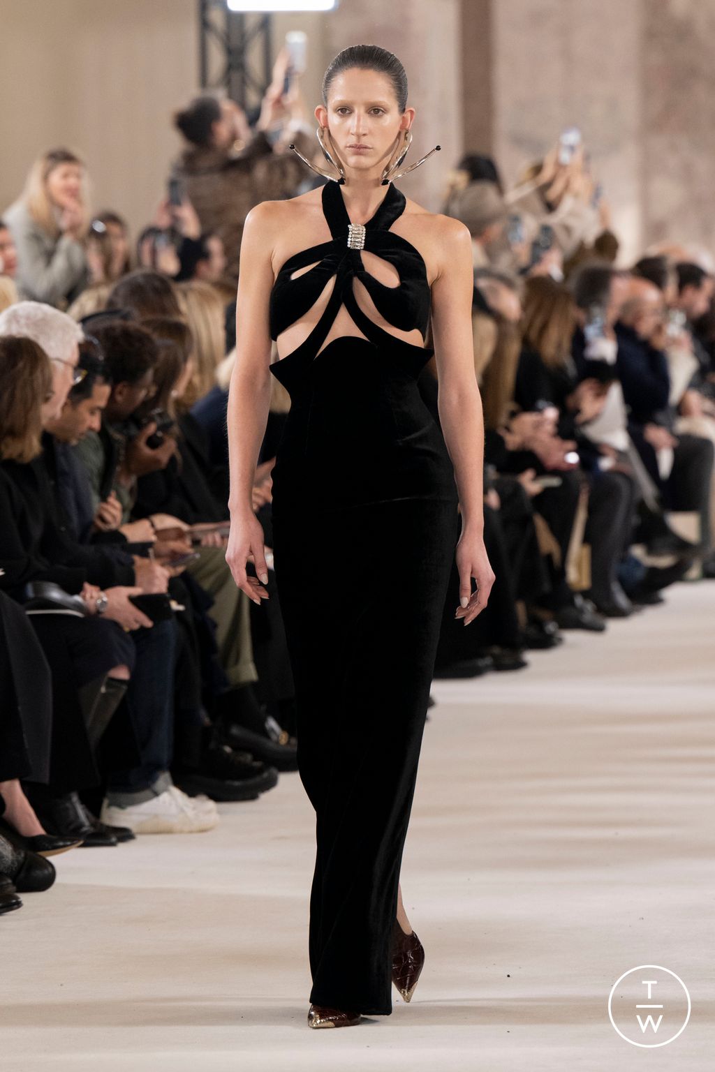 Fashion Week Paris Spring/Summer 2024 look 25 from the Schiaparelli collection couture