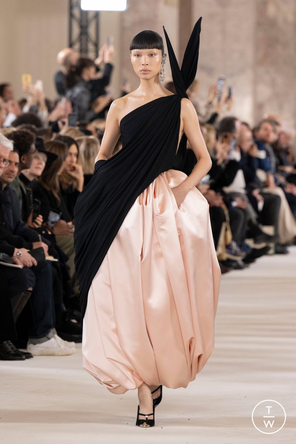 Fashion Week Paris Spring/Summer 2024 look 28 from the Schiaparelli collection couture