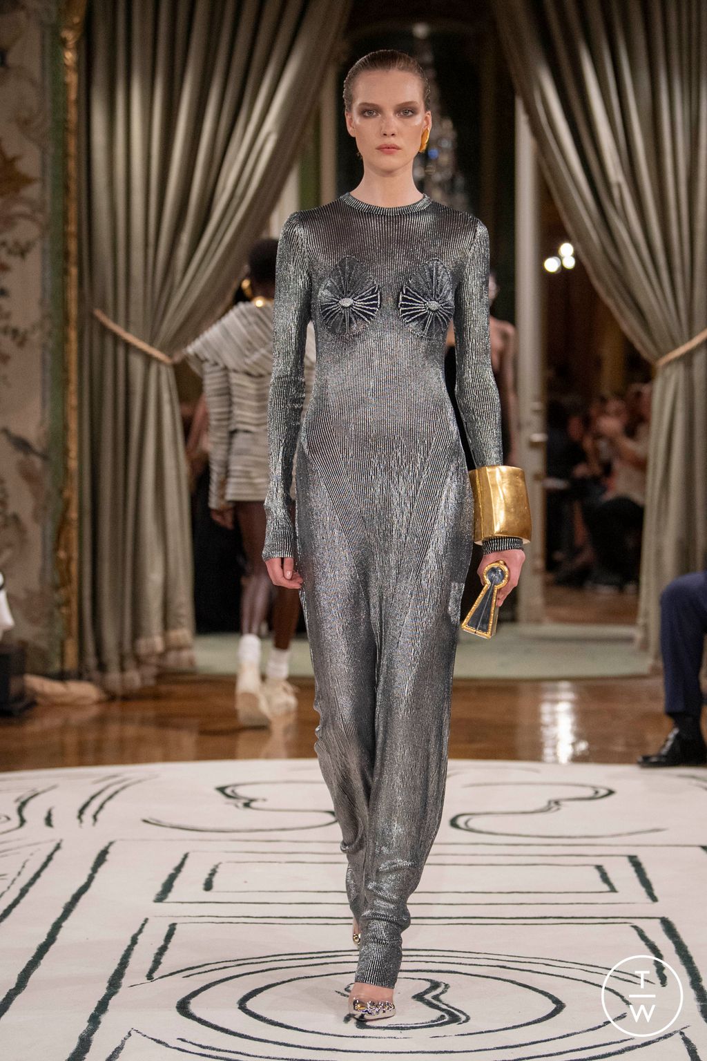 Fashion Week Paris Spring/Summer 2024 look 28 from the Schiaparelli collection 女装