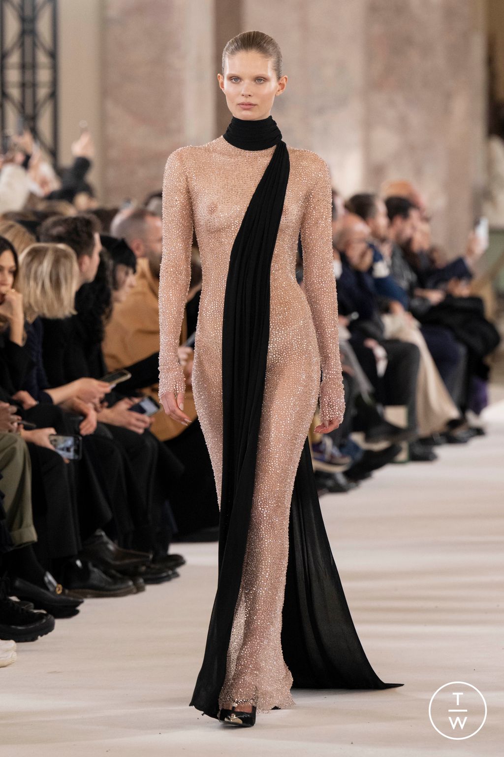 Fashion Week Paris Spring/Summer 2024 look 30 from the Schiaparelli collection 高级定制
