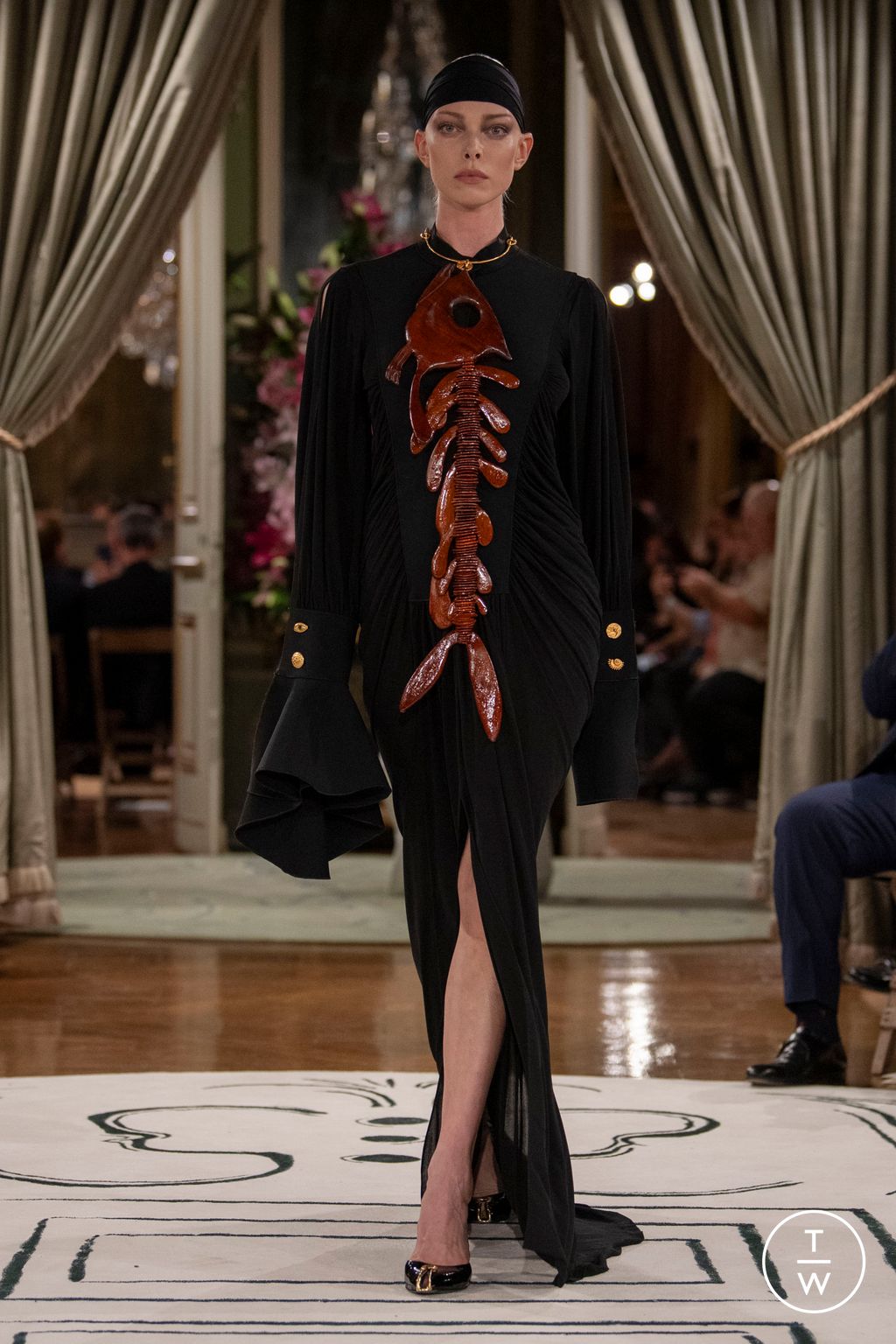 Fashion Week Paris Spring/Summer 2024 look 33 from the Schiaparelli collection womenswear