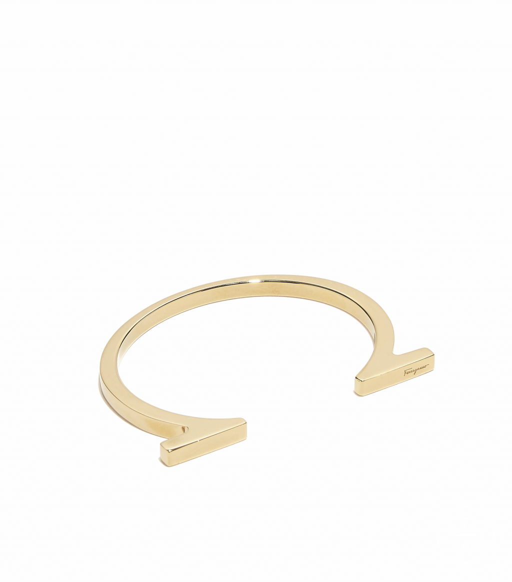 Fashion Week Milan Spring/Summer 2018 look 22 from the Ferragamo collection womenswear accessories