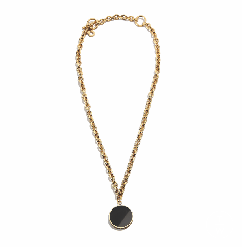 Fashion Week Milan Fall/Winter 2018 look 46 from the Ferragamo collection 女装配饰