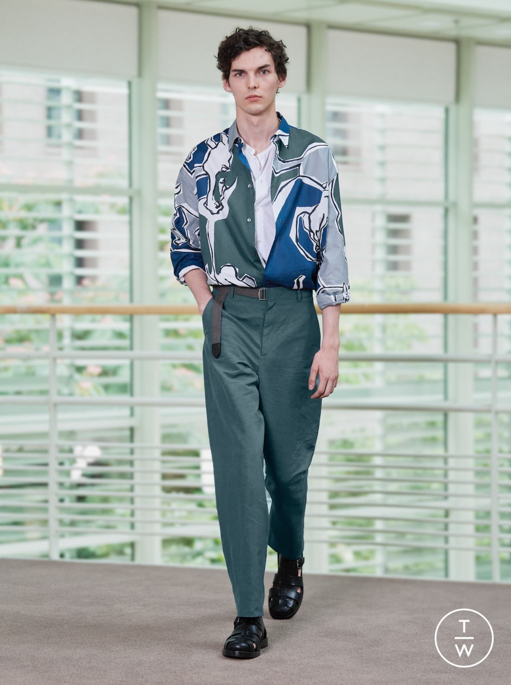 Fashion Week Paris Spring/Summer 2021 look 11 from the Hermès collection menswear