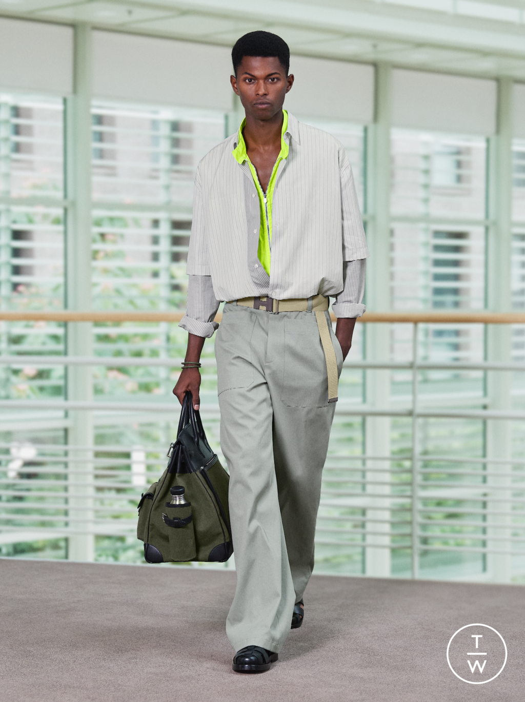 Fashion Week Paris Spring/Summer 2021 look 15 from the Hermès collection menswear