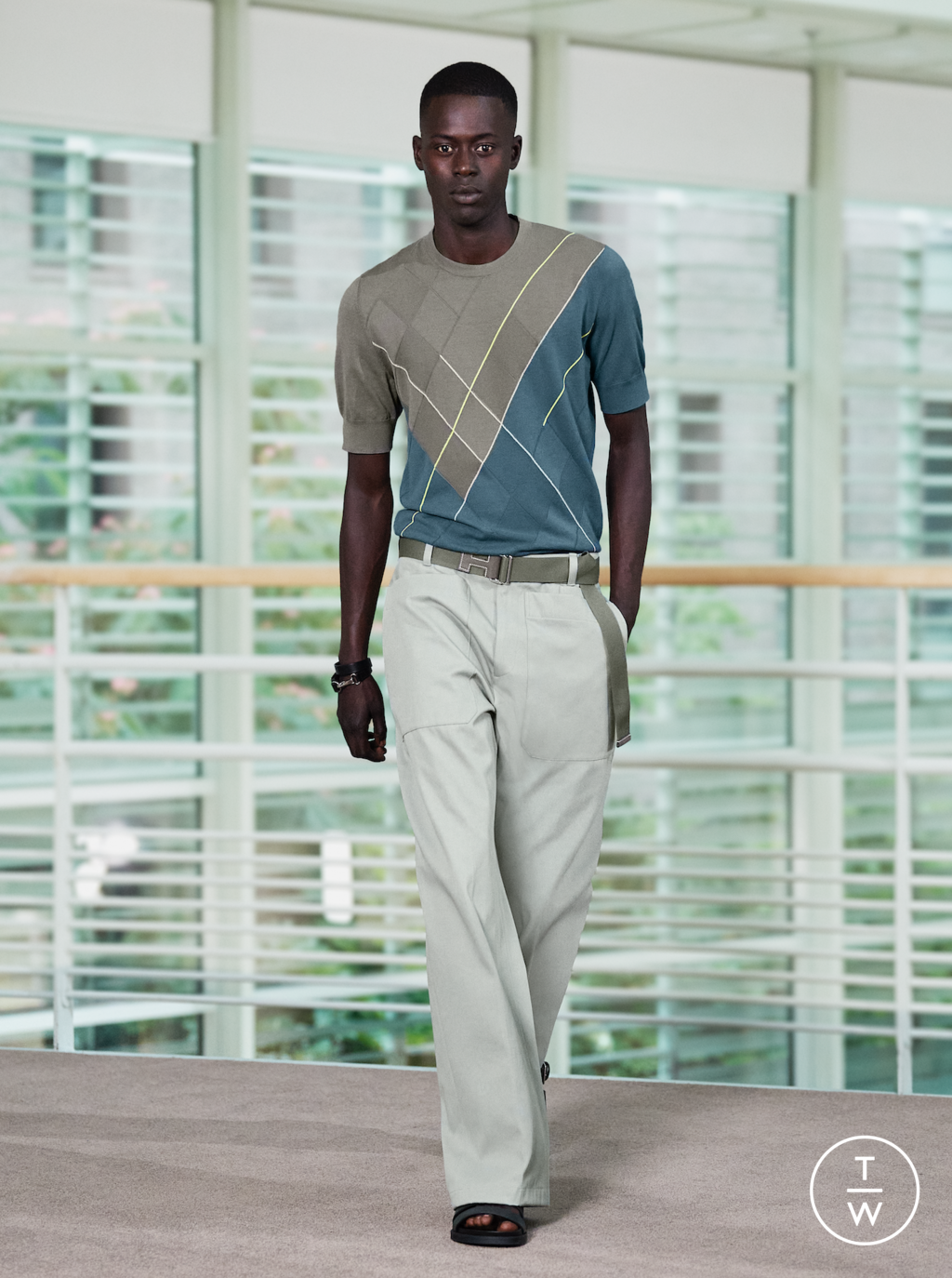 Fashion Week Paris Spring/Summer 2021 look 19 from the Hermès collection menswear