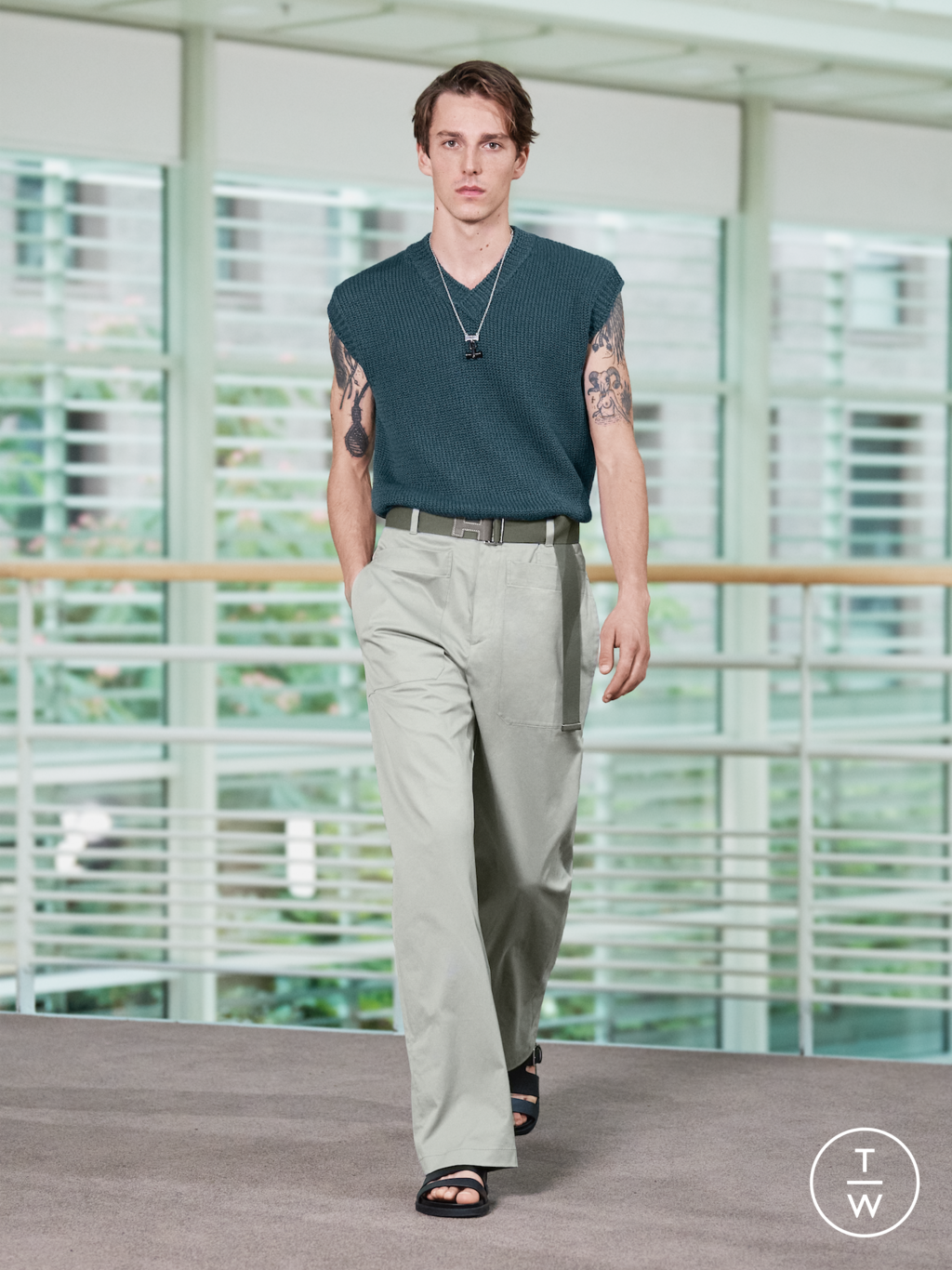 Fashion Week Paris Spring/Summer 2021 look 21 from the Hermès collection 男装