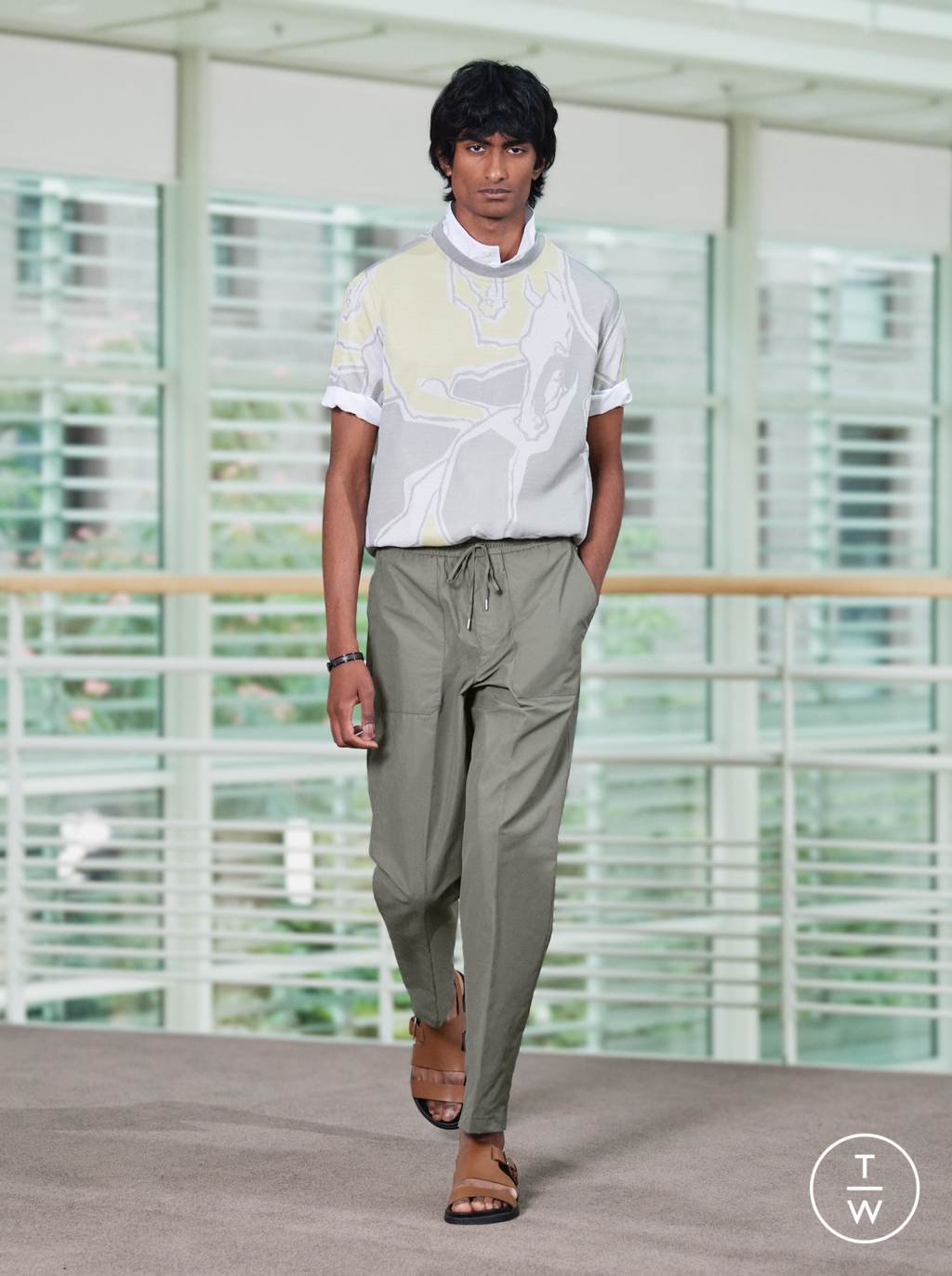 Fashion Week Paris Spring/Summer 2021 look 23 from the Hermès collection 男装