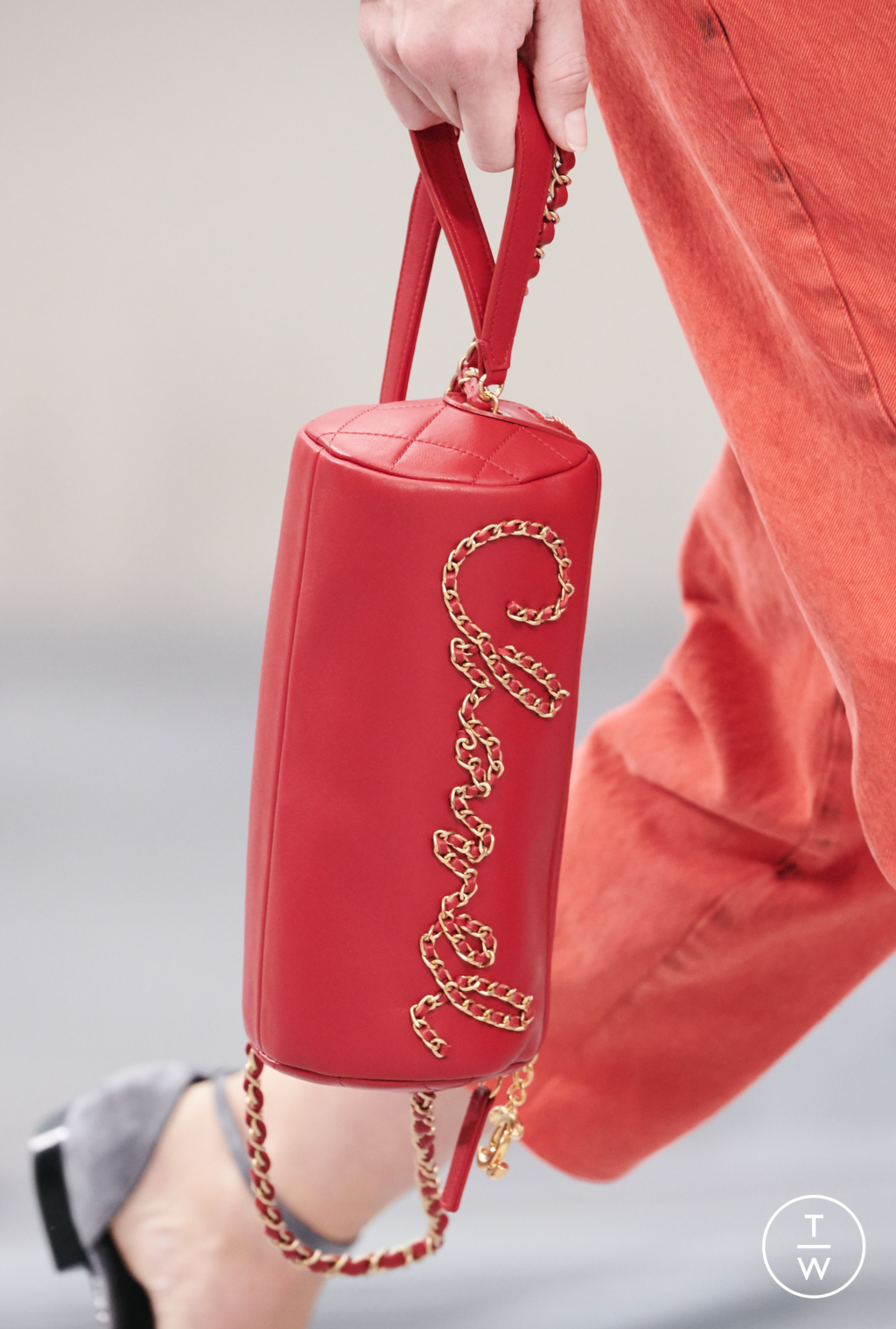 Fashion Week Paris Spring/Summer 2020 look 33 from the Chanel collection womenswear accessories