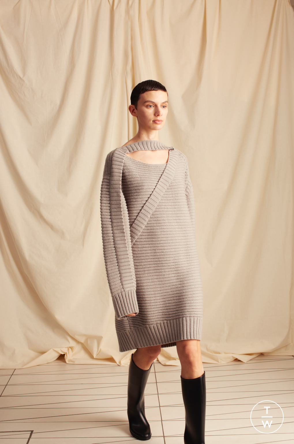 Fashion Week London Pre-Fall 2020 look 9 from the Chalayan collection womenswear