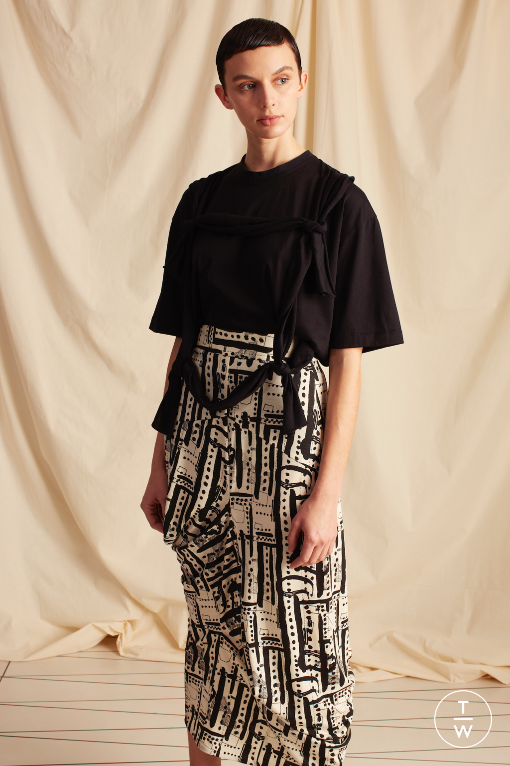 Fashion Week London Pre-Fall 2020 look 17 from the Chalayan collection womenswear
