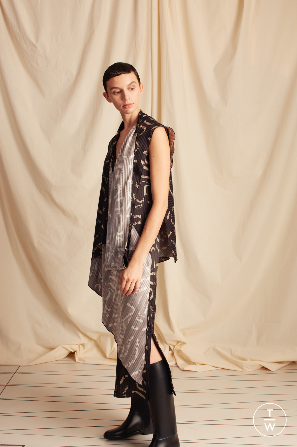 Fashion Week London Pre-Fall 2020 look 21 from the Chalayan collection womenswear