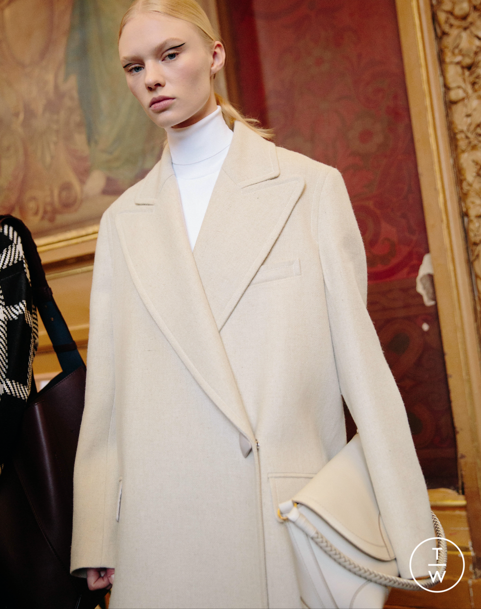 Fashion Week Paris Fall/Winter 2020 look 2 from the Stella McCartney collection womenswear accessories