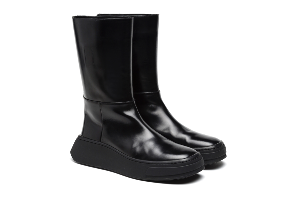 Fashion Week Milan Fall/Winter 2020 look 18 from the Prada collection menswear accessories