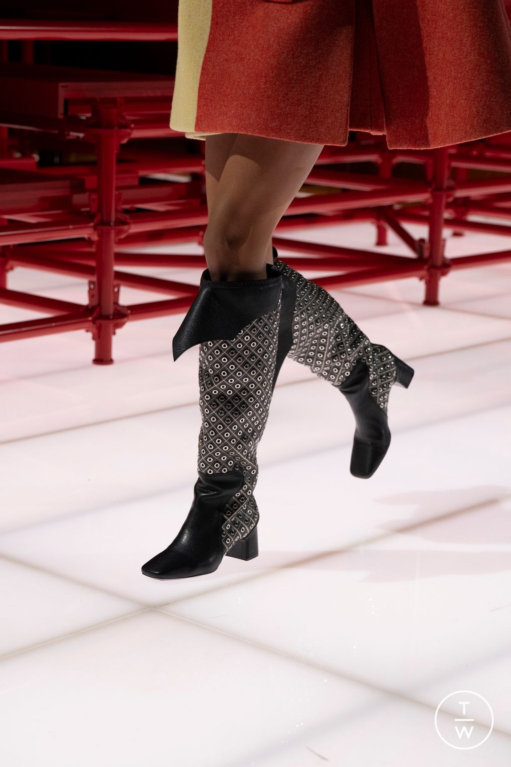 Fashion Week Paris Resort 2026 look 46 from the Louis Vuitton collection womenswear accessories