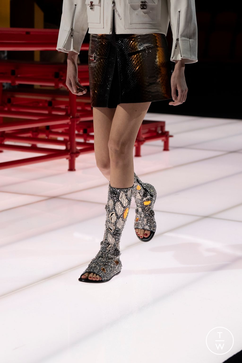 Fashion Week Paris Resort 2026 look 60 from the Louis Vuitton collection womenswear accessories