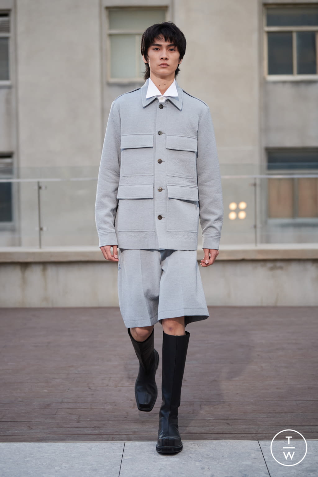 Fashion Week Paris Fall/Winter 2021 look 5 from the Sean Suen collection 男装