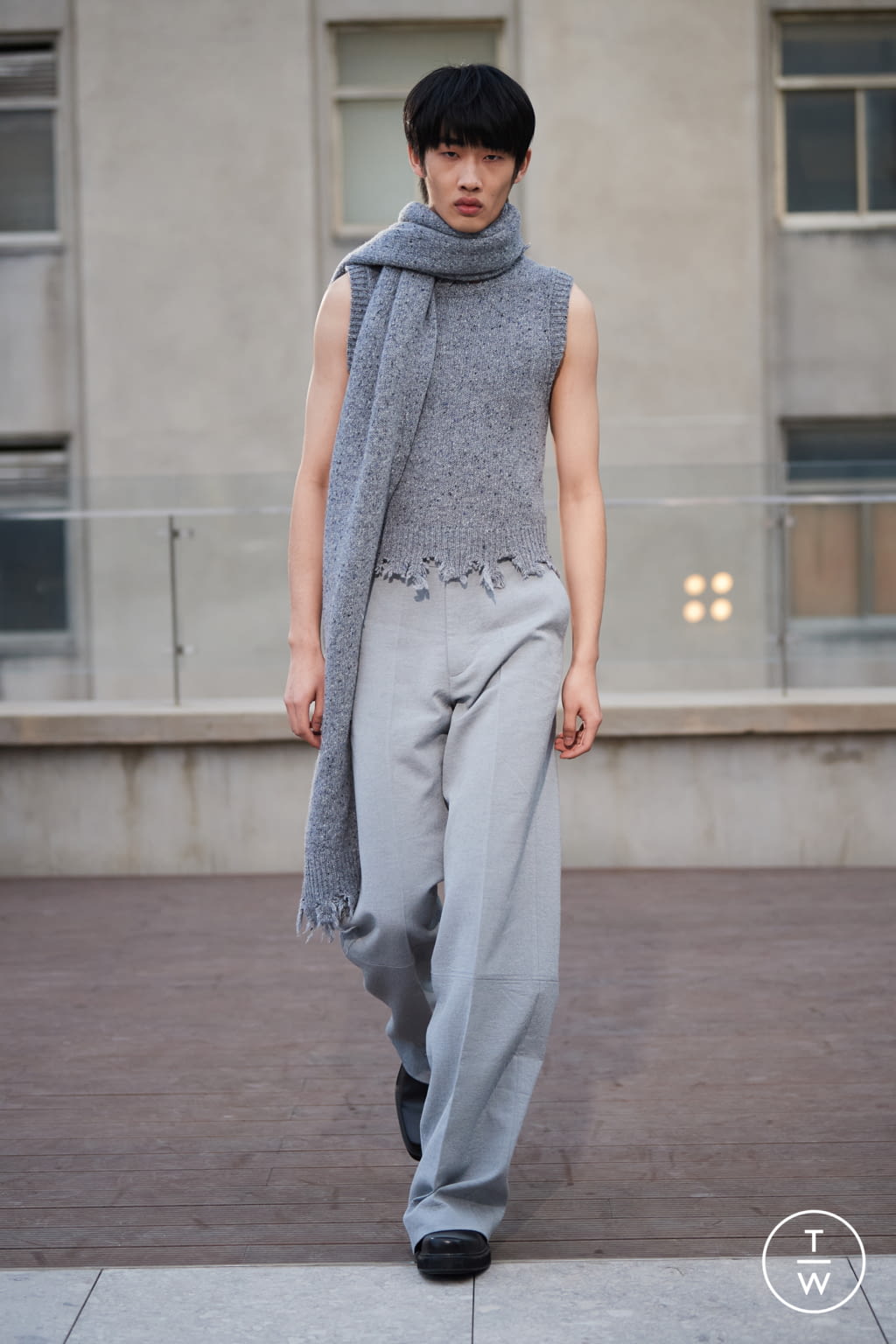 Fashion Week Paris Fall/Winter 2021 look 7 from the Sean Suen collection menswear