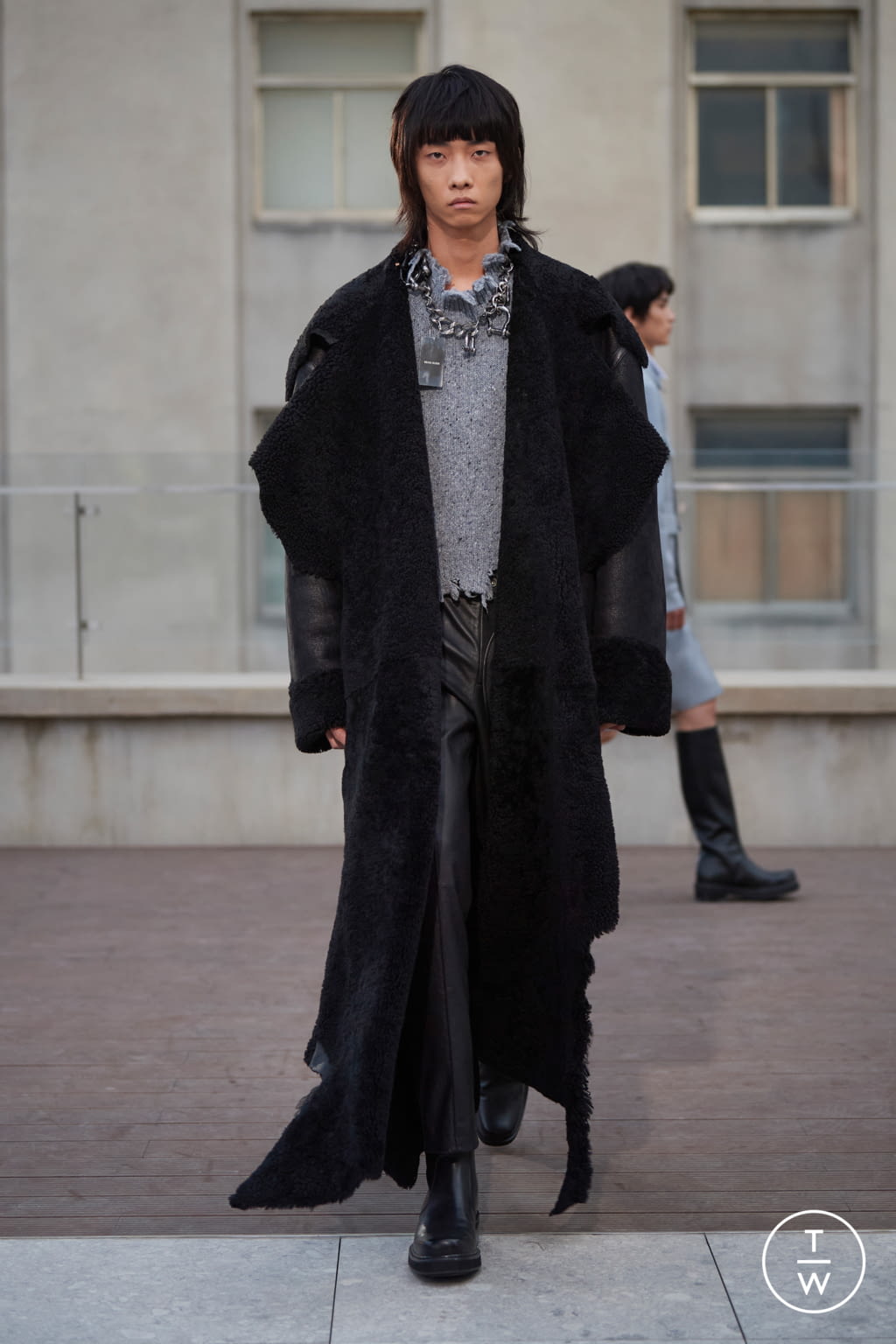 Fashion Week Paris Fall/Winter 2021 look 10 from the Sean Suen collection menswear