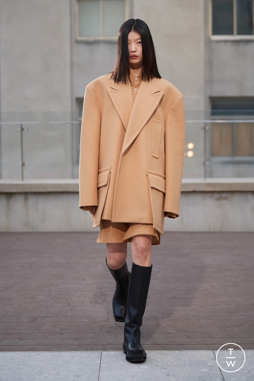 Fashion Week Paris Fall/Winter 2021 look 16 from the Sean Suen collection menswear