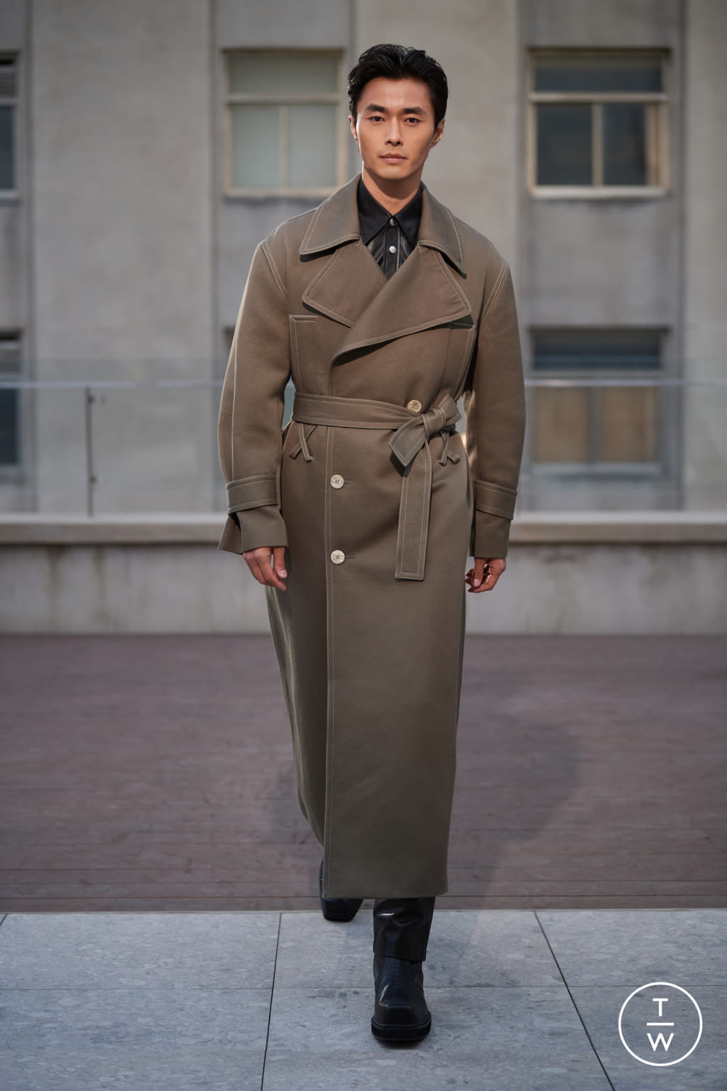 Fashion Week Paris Fall/Winter 2021 look 33 from the Sean Suen collection 男装
